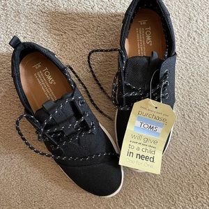 Toms canvas athletic shoes